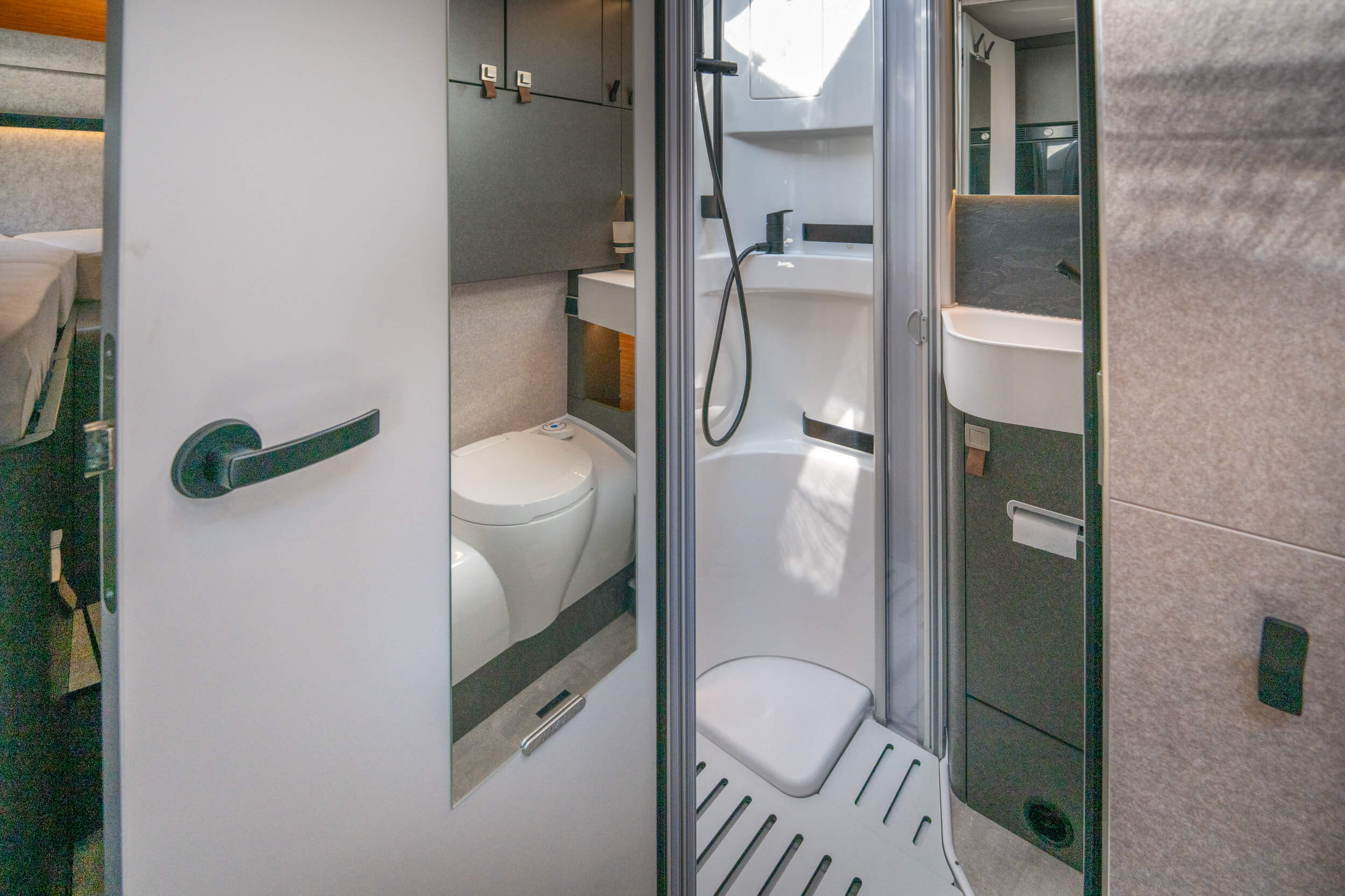 Bad mit Dusche Hymer MLT-580